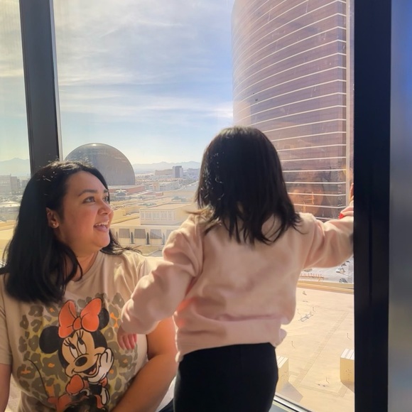 Meet your Posher, Denisse - Picture 4 of 4